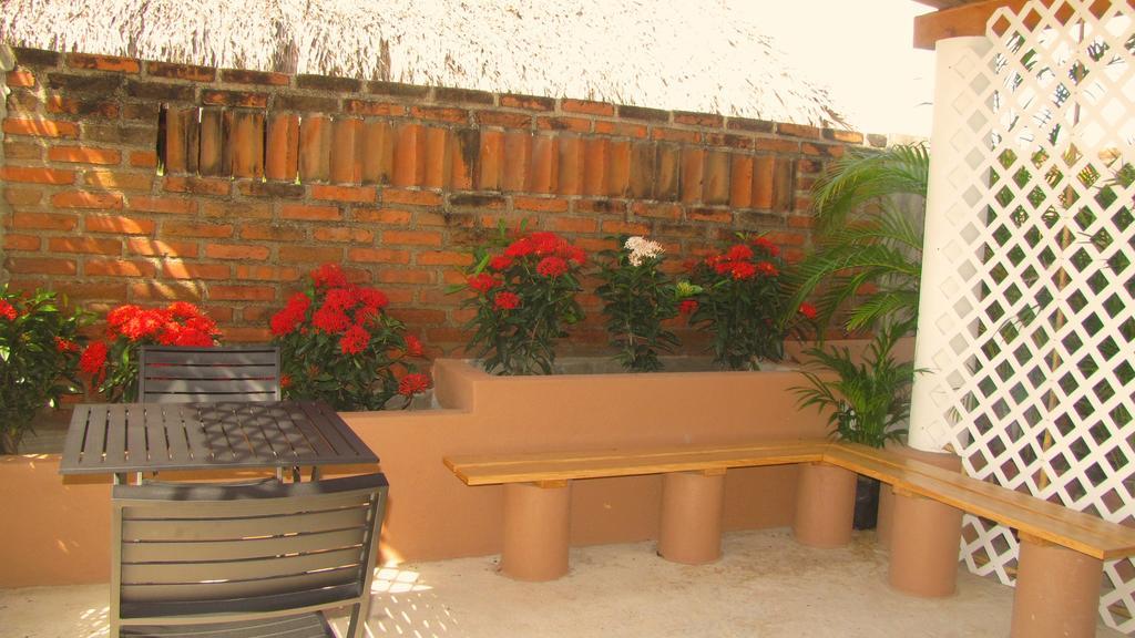 La Paloma Oceanfront Retreat Hotel ซาน พาทริชิโอ เมลาเก ภายนอก รูปภาพ